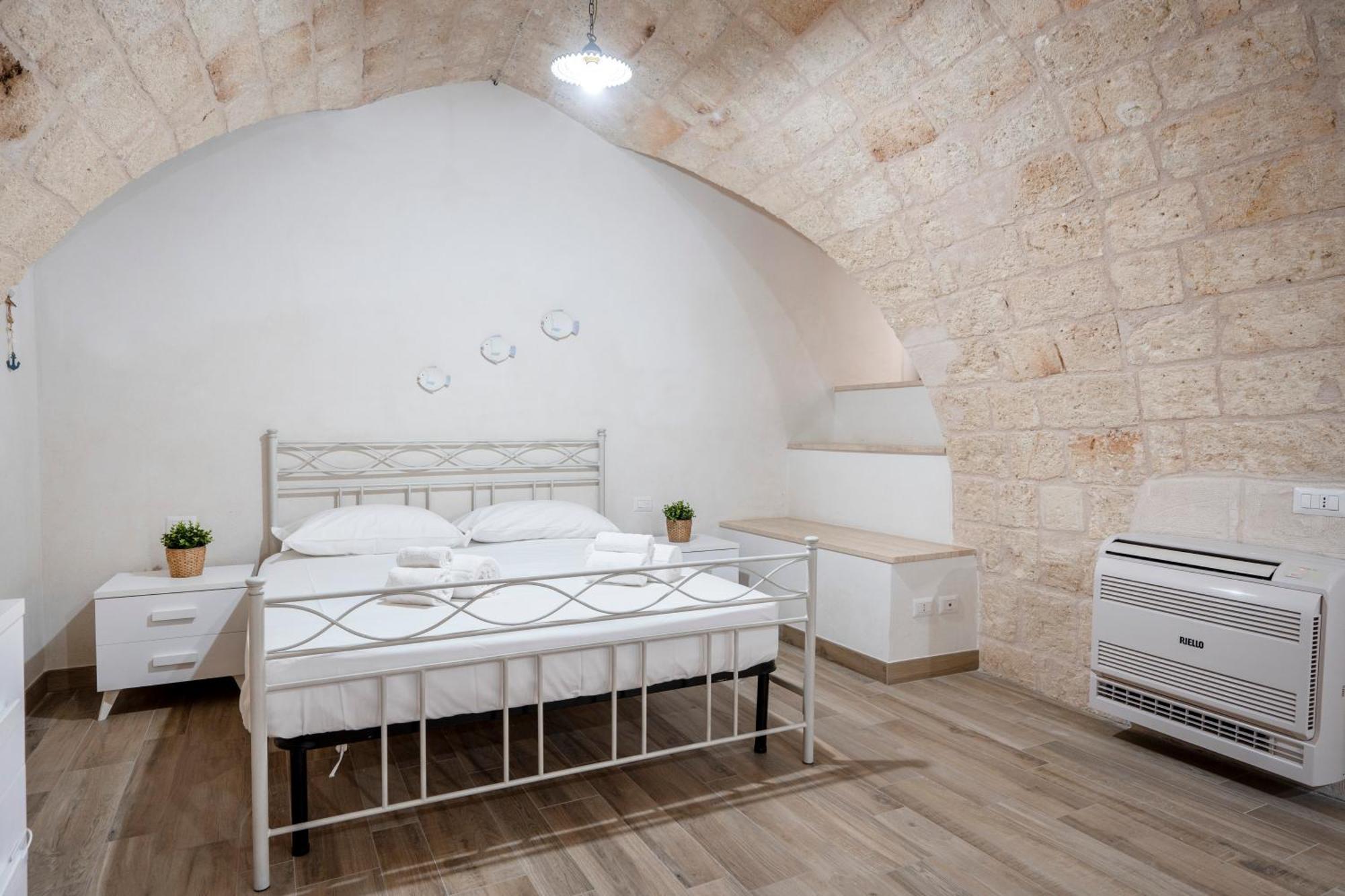 Апартаменти Casa Sardella, In Pieno Centro Storico A 300 Mt Dal Mare Монополі Екстер'єр фото