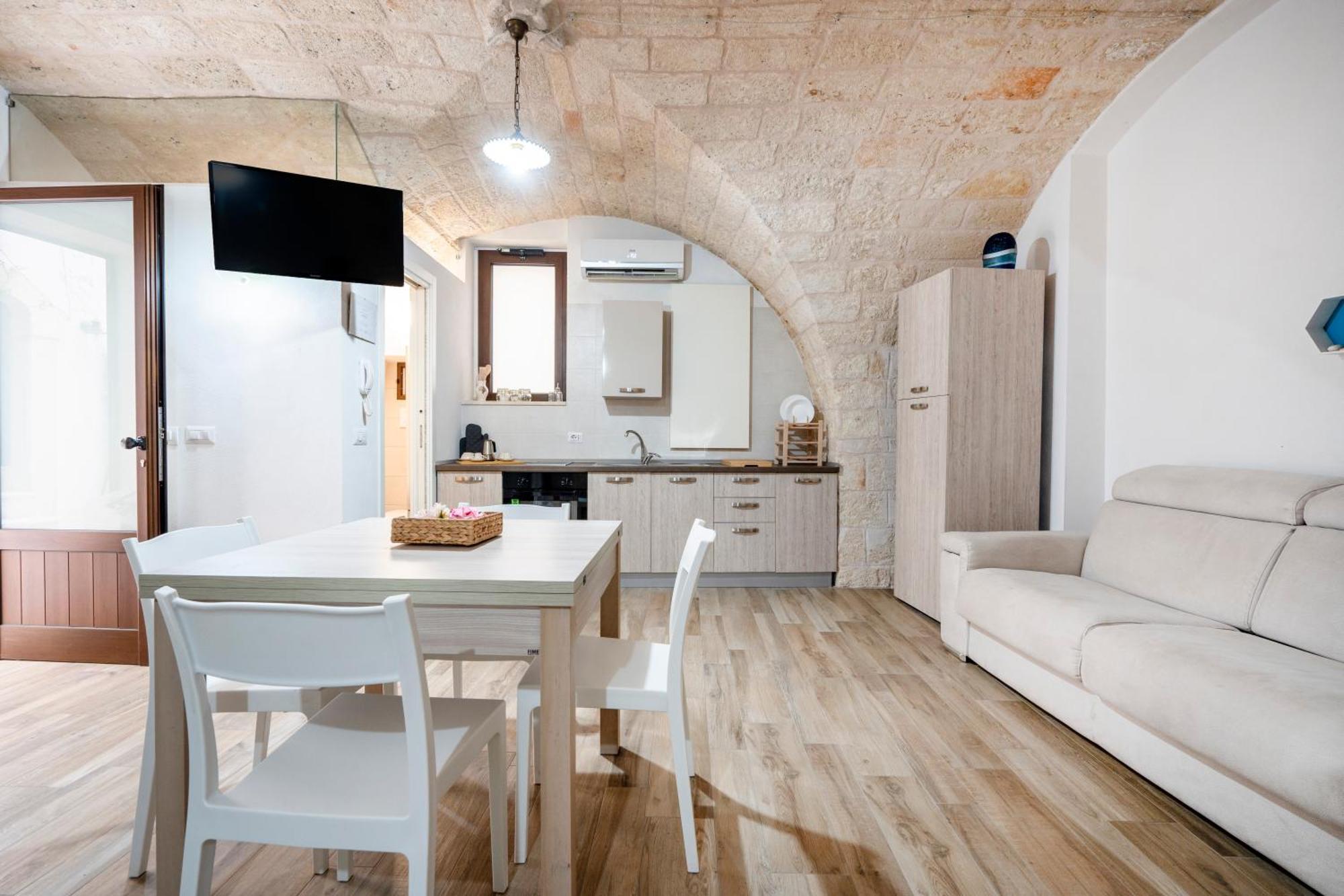 Апартаменти Casa Sardella, In Pieno Centro Storico A 300 Mt Dal Mare Монополі Екстер'єр фото